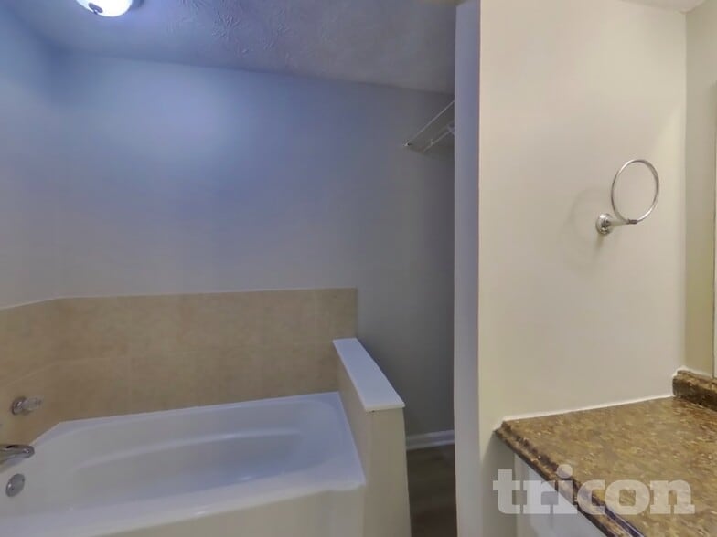 Building Photo - 718 Post Rd Ln