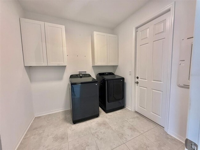 Building Photo - 12189 Nouveau Ave