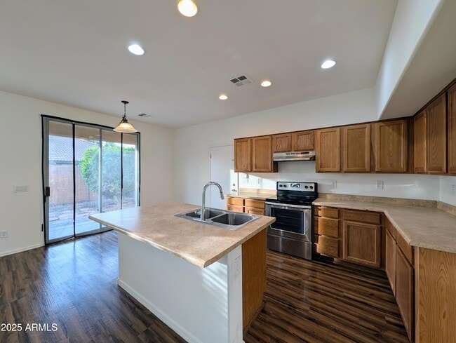 Building Photo - 3848 E Pollack St