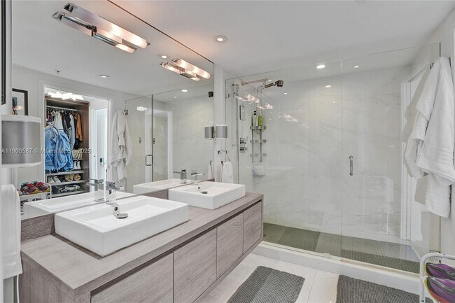 Building Photo - 400 Sunny Isles Blvd