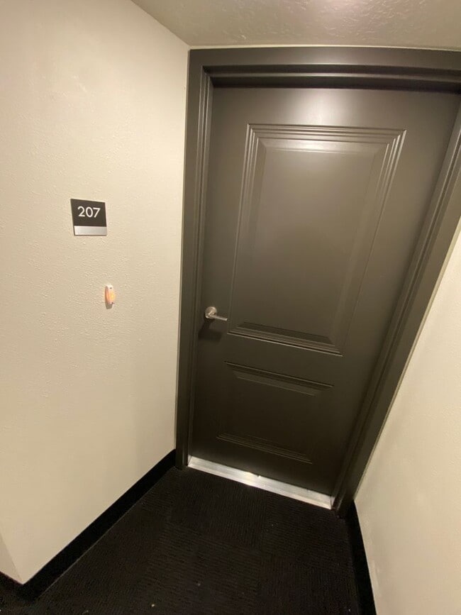 Building Photo - Completely Renovated Provo Condo Available...