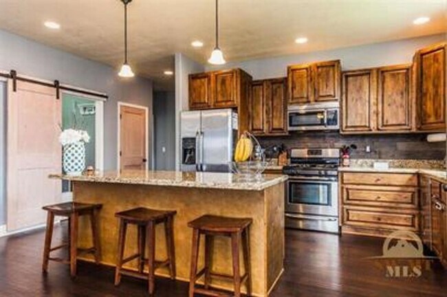 Building Photo - 202 Farmall Ln