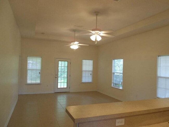 Primary Photo - 713 N Park Blvd