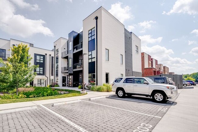 Building Photo - Fully Furnished near Soccer stadium