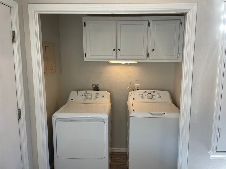 Building Photo - 1901 E Lindsey St