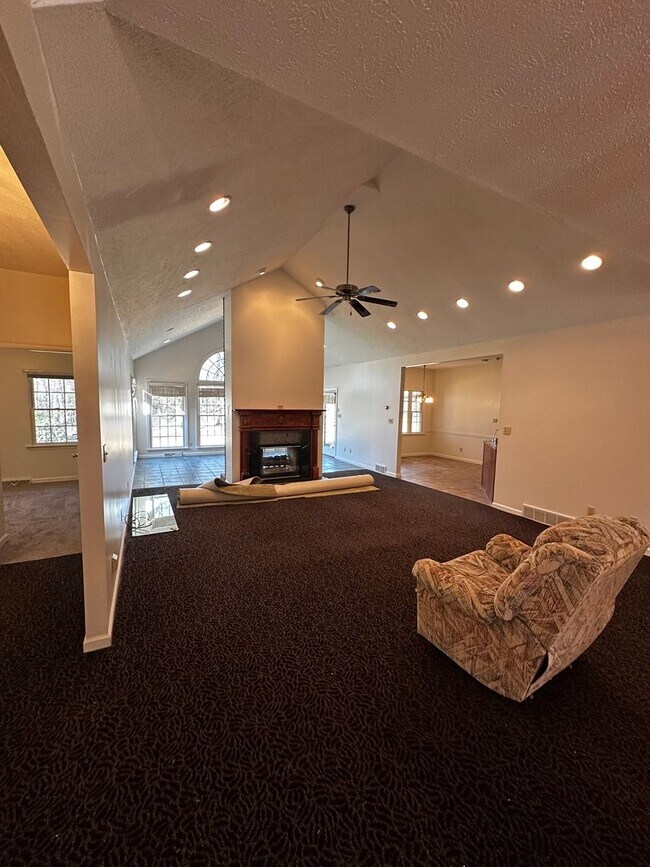 Building Photo - 1250-1254 Evans City Rd