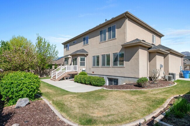 Building Photo - Executive Furnished Home For Rent In Orem!
