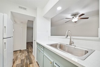 Building Photo - 513 Ridge St