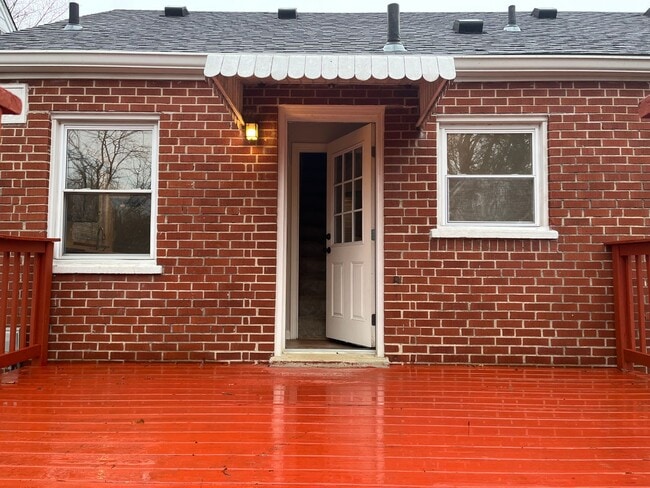 Building Photo - CHEVIOT - Adorable 3+ Bed 1 bath brick hom...