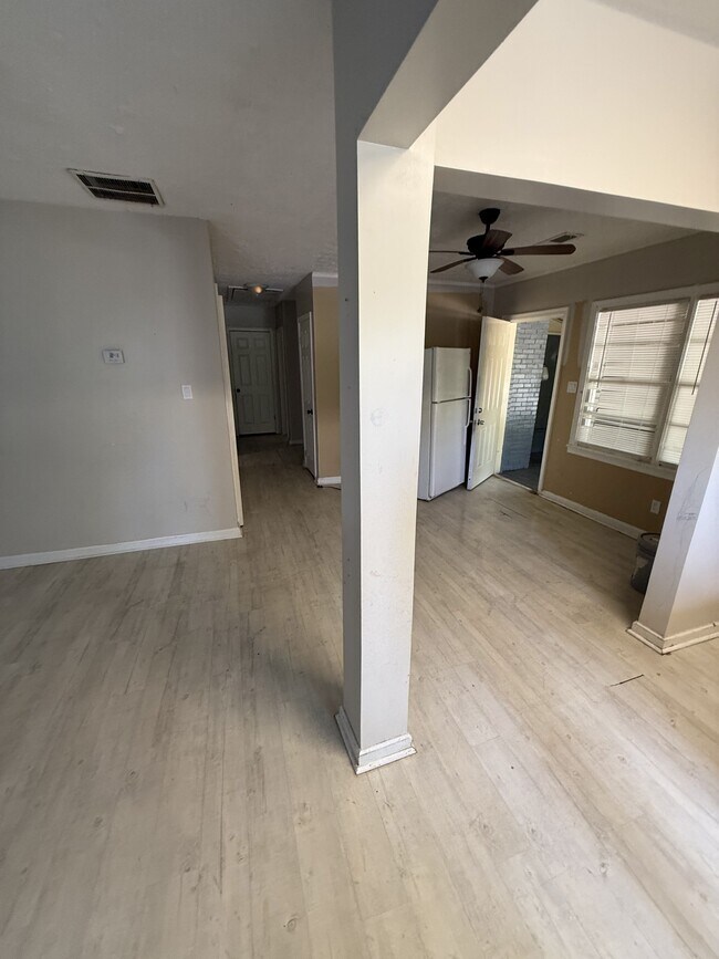 Building Photo - 1502 Foye Ave