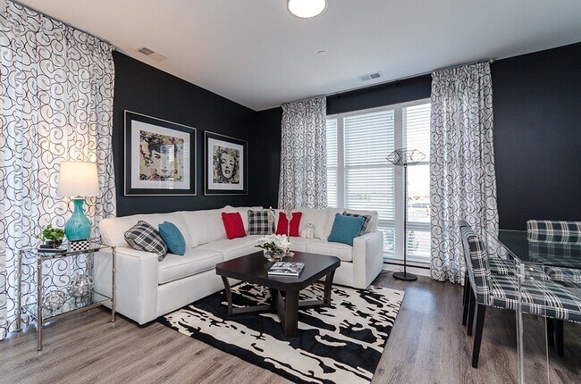 Building Photo - Two Bedroom Brand-new Luxury Apartment (Walk Up Building)