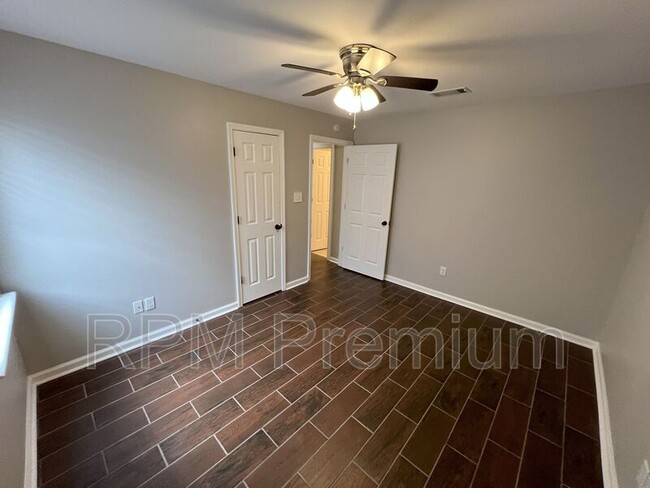 Building Photo - 522 Fawn Lake Dr