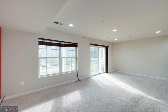 Building Photo - 2939 Sedgemore Pl