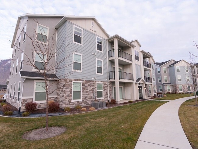 Building Photo - 600 W 400 S