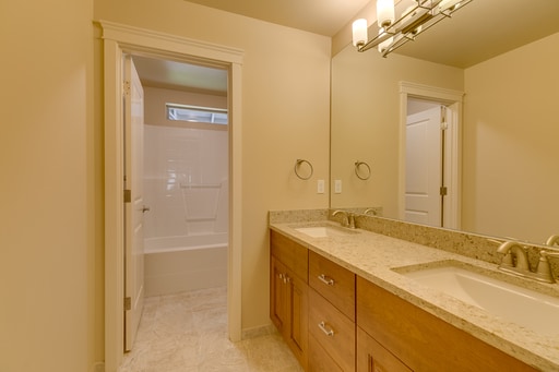 Building Photo - Beautiful & Spacious Kenmore Home for Rent!