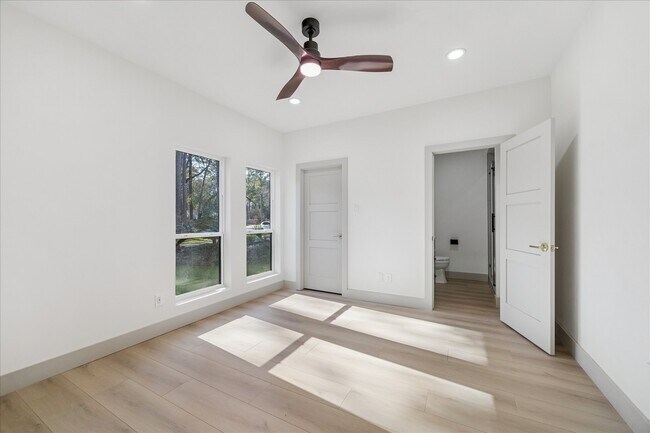 Building Photo - 2306 Mill Lake Dr