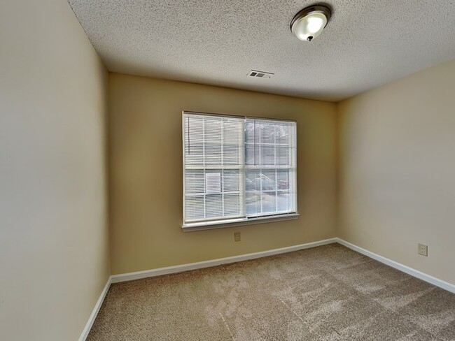 Building Photo - Cozy 3 bedroom located in Hampton!