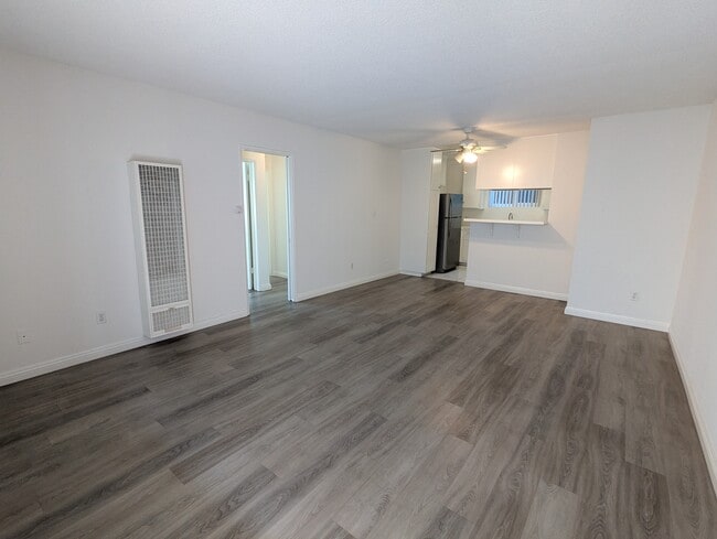 Building Photo - 1009 E Grand Ave