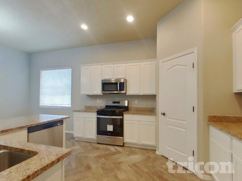 Building Photo - 8316 Mesa Top Rd NW