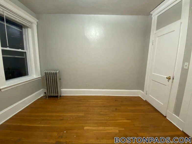 Building Photo - 463 Park Dr