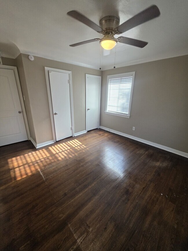 Building Photo - 3 bed 1 bath home, move in ready!