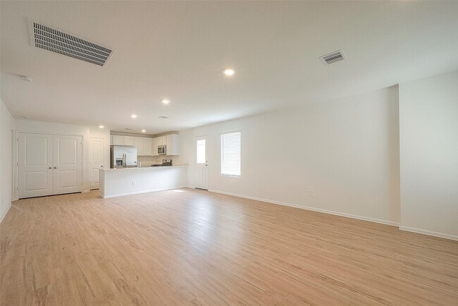 Building Photo - 1491 Las Cuevas Dr