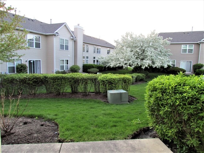 Building Photo - 1542 E Chivalry Ct