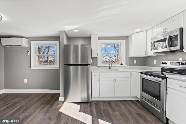 Building Photo - 3014 Royston Ave