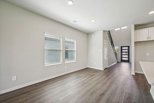 Building Photo - 706 Hemingway Ln