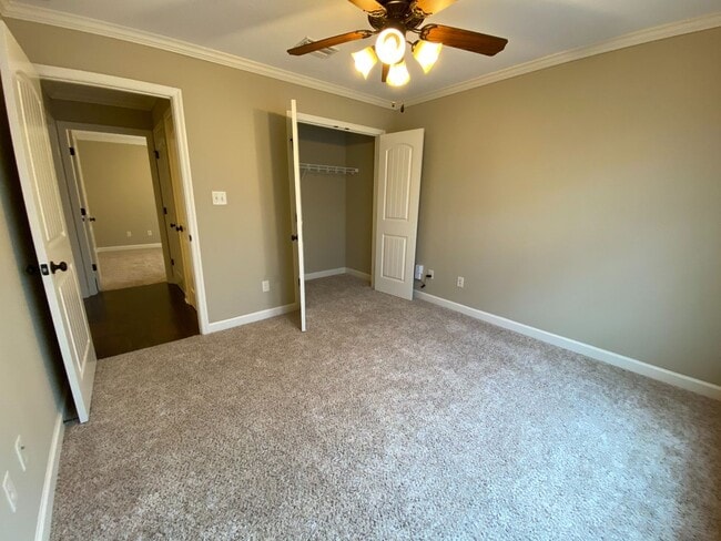 Building Photo - 4212 Shadow Garden Dr