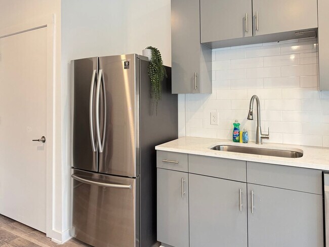 Building Photo - 542 Boulevard NE