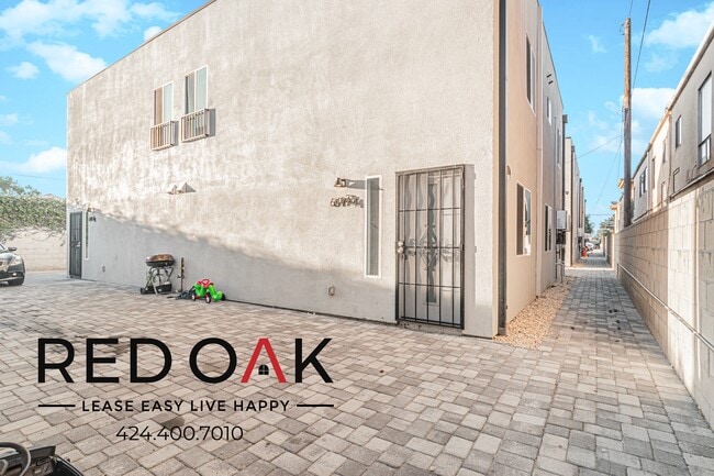 Building Photo - 651 W 92nd St