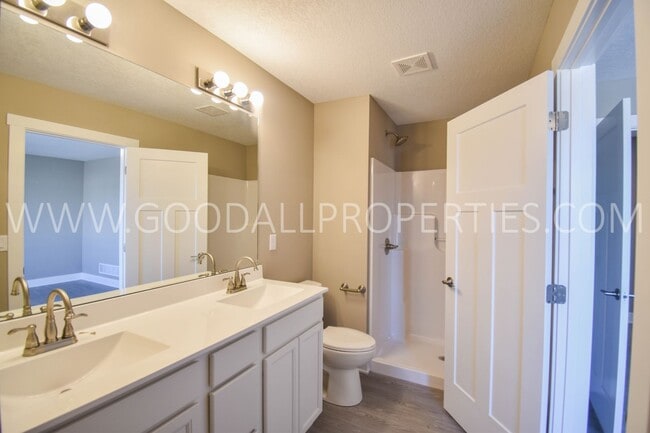 Building Photo - 4 Bedroom 2.5 Bathroom 2 story home in DeSoto!!!