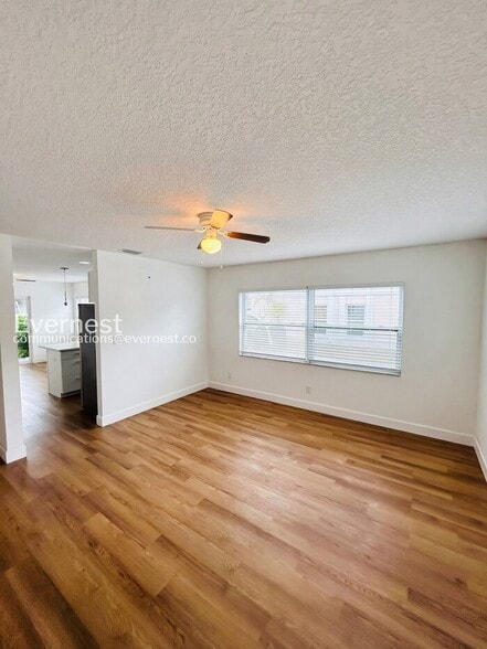 Building Photo - 2070 Loma Linda Way N