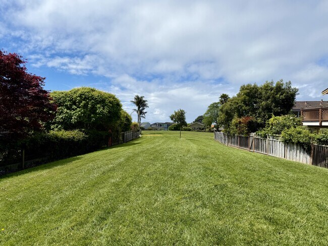 Building Photo - 213 Vía Lantana