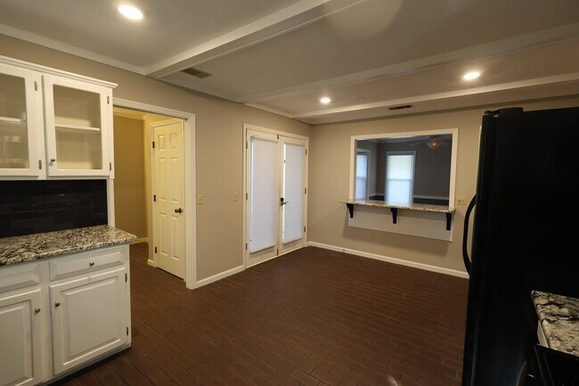 Building Photo - 313 Palomino Path