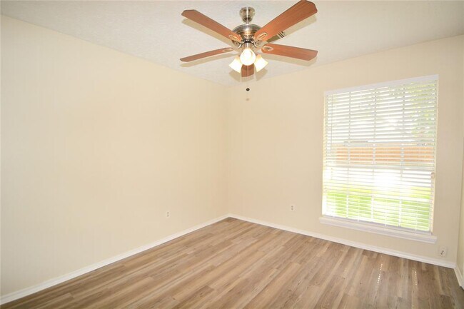 Building Photo - 2511 Barrington Pl Dr