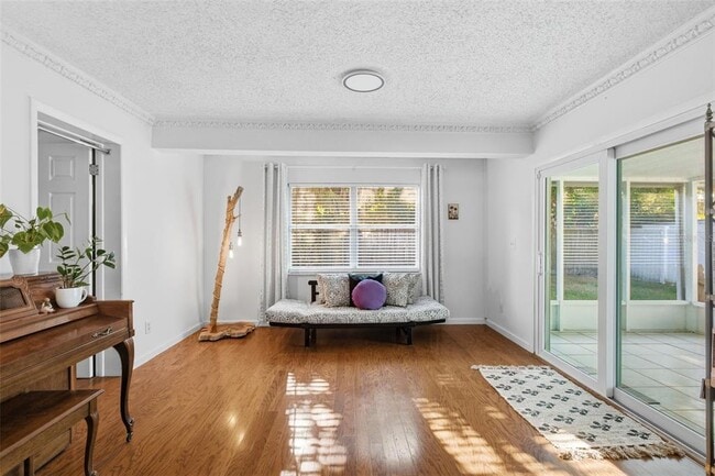 Building Photo - 2039 Pine Ridge Dr