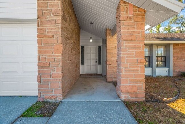 Building Photo - 3Br 2BA Home in Brandon, FL - New Paint and Carpet