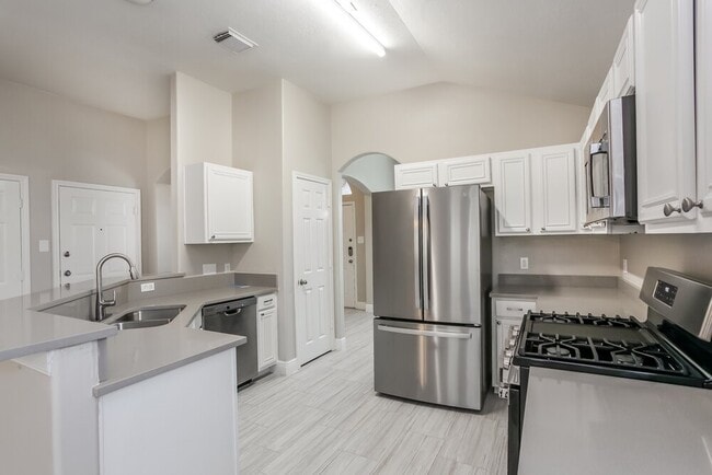 Building Photo - 25235 Clover Ranch Dr