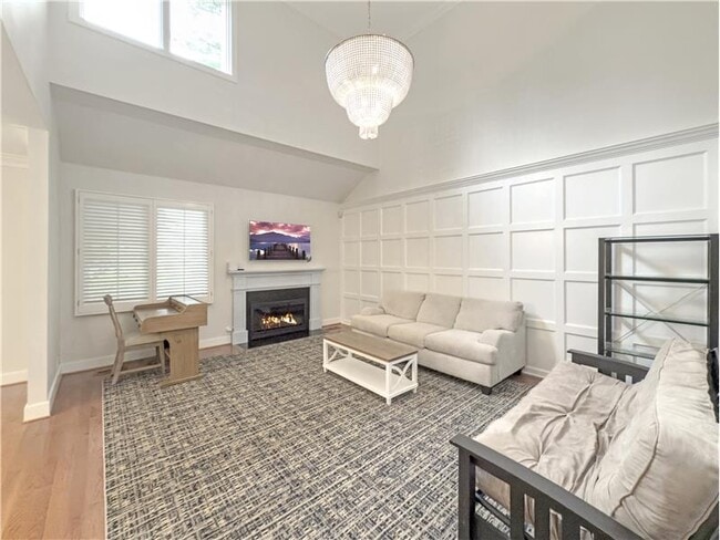 Building Photo - 42 Greythorne Woods Cir