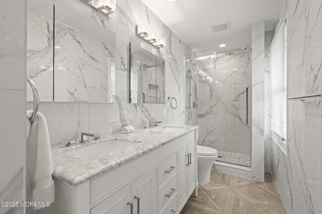 Building Photo - 250 Alpern Ave