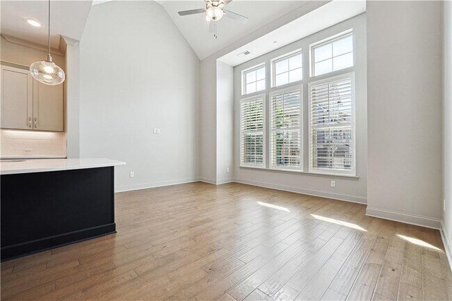 Building Photo - 1105 Kirkland Circle