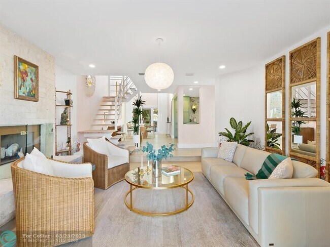 Building Photo - 325 Poinciana Dr