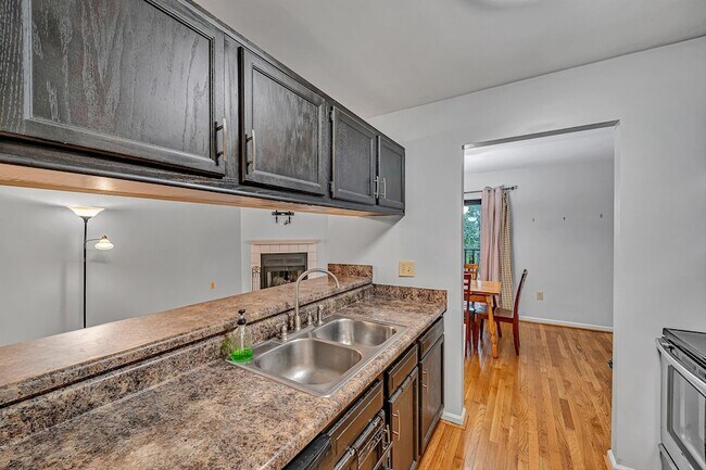 Building Photo - 3273 Forest Ridge Rd