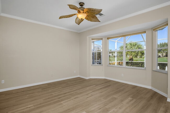 Building Photo - 2056 Crestview Way