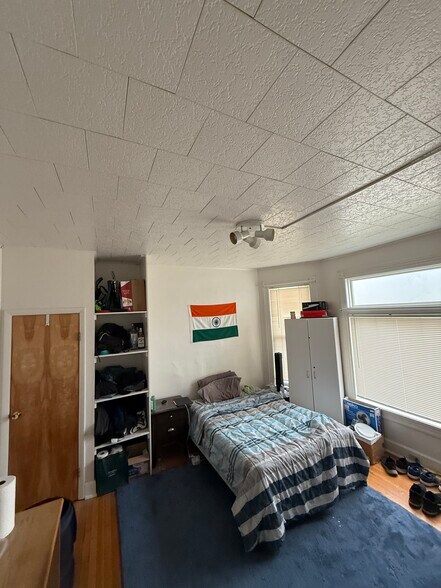 Building Photo - 52 Schiller St