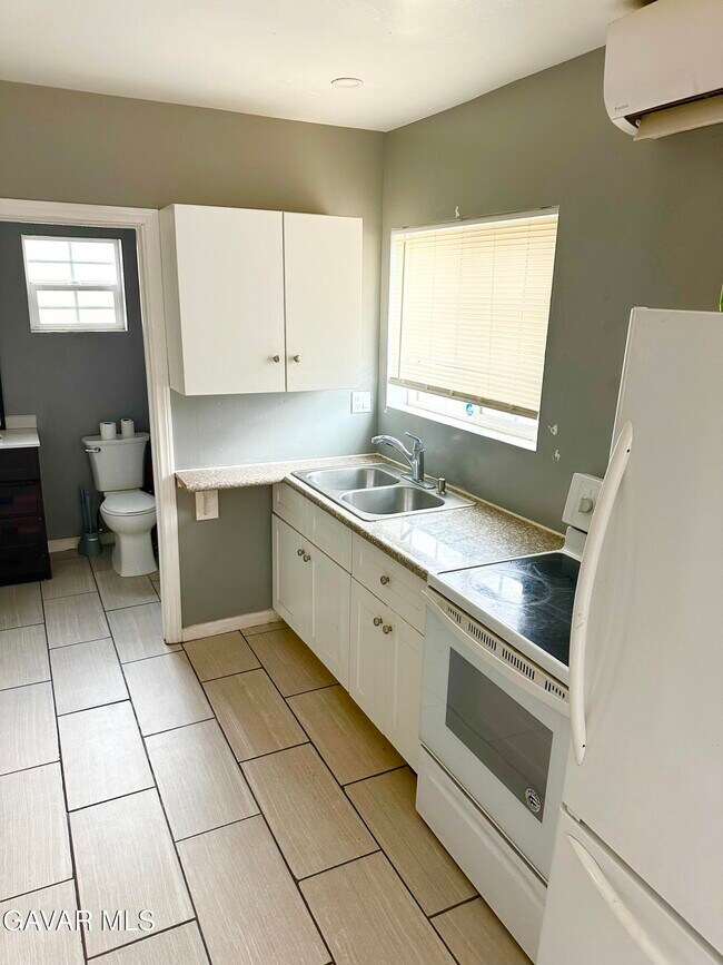 Building Photo - 45517 Corkwood Ave