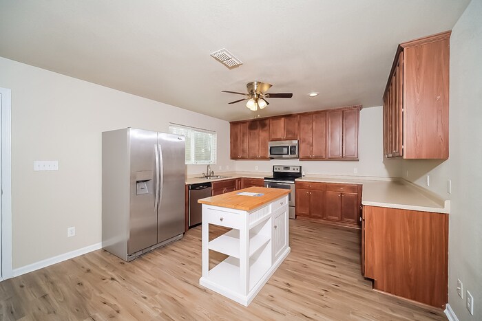 Building Photo - 202 Brockton Dr