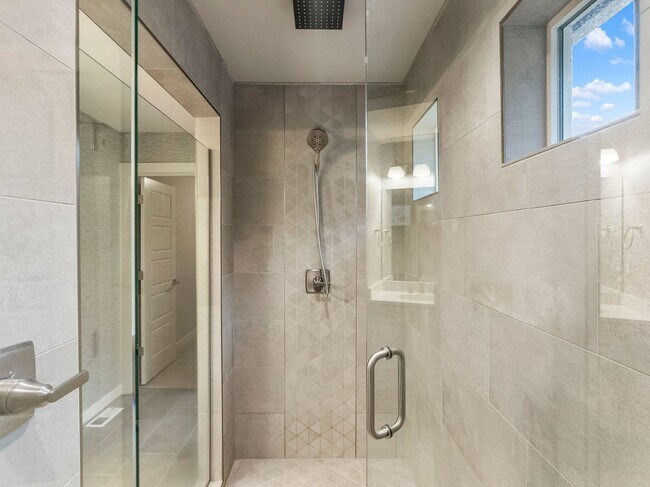 Building Photo - Stunning 4 Bed/2.5 Bath Modern Farmhouse in Scouters Mountain - HV